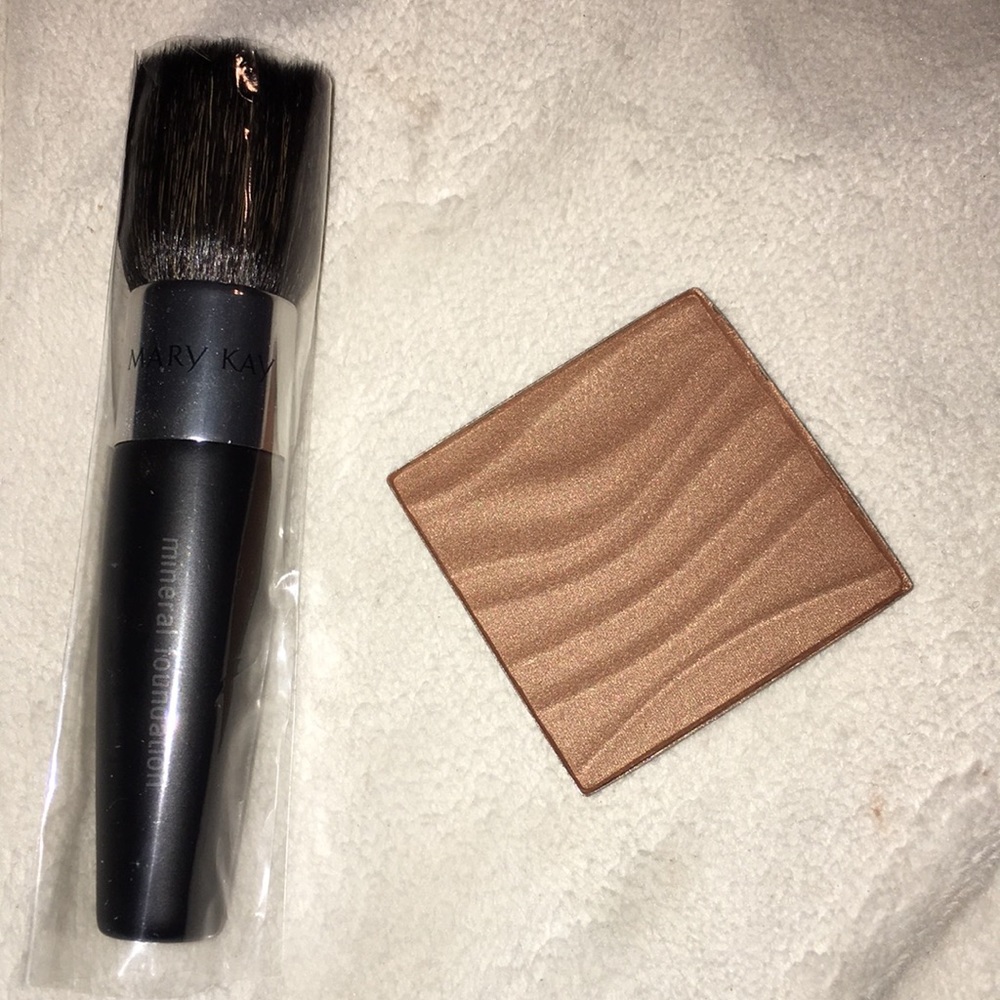 MaryKay Bronzing Powder Medium-Dark